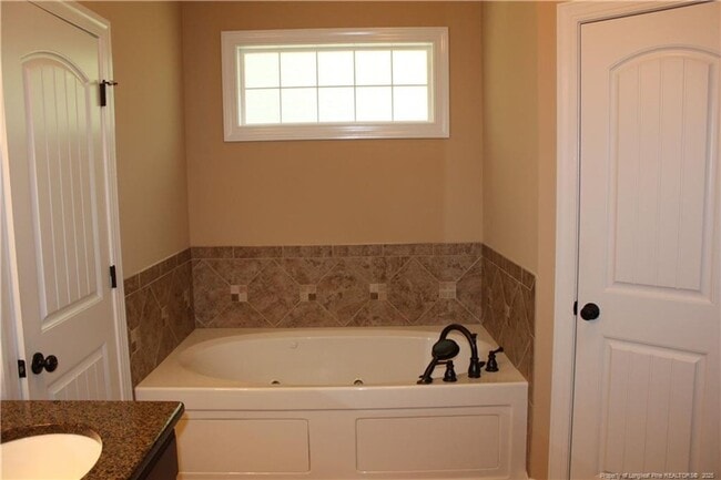Building Photo - Call/text 9108861306 for Showing