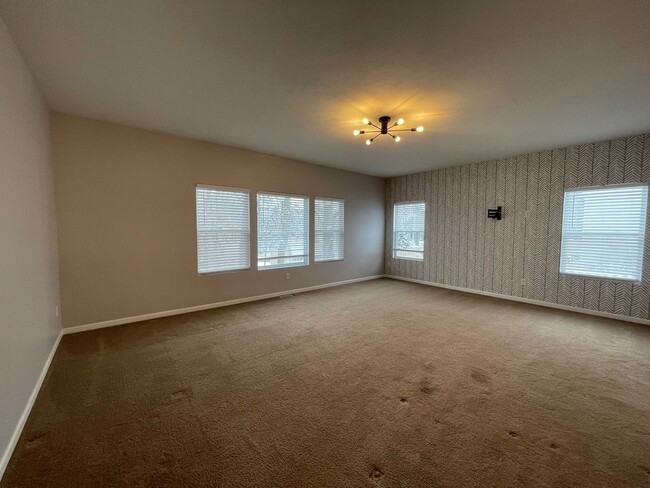 Building Photo - Three Bedroom Home in Kalamazoo