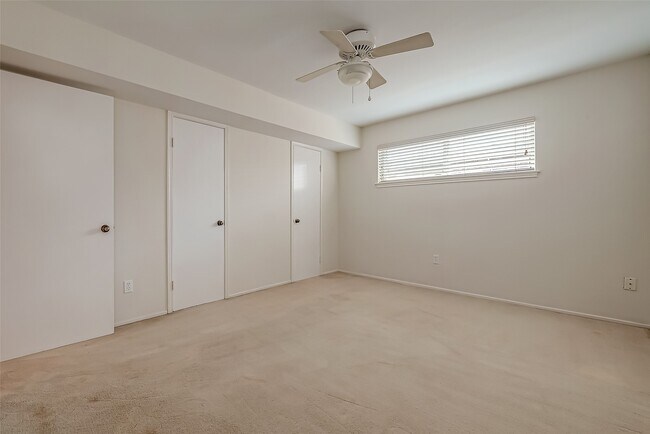 Building Photo - 6402 Del Monte Dr