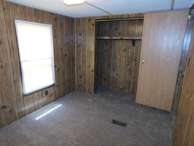 Building Photo - 358 White Oak Dr