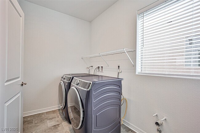 Building Photo - 7428 Legacy Pt St