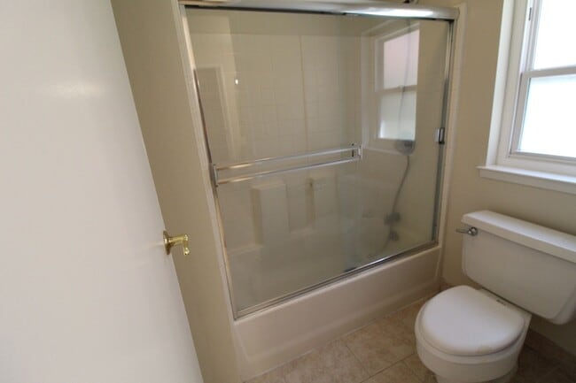 Building Photo - Concord/ Walnut Creek Border! 2172 sq ft h...