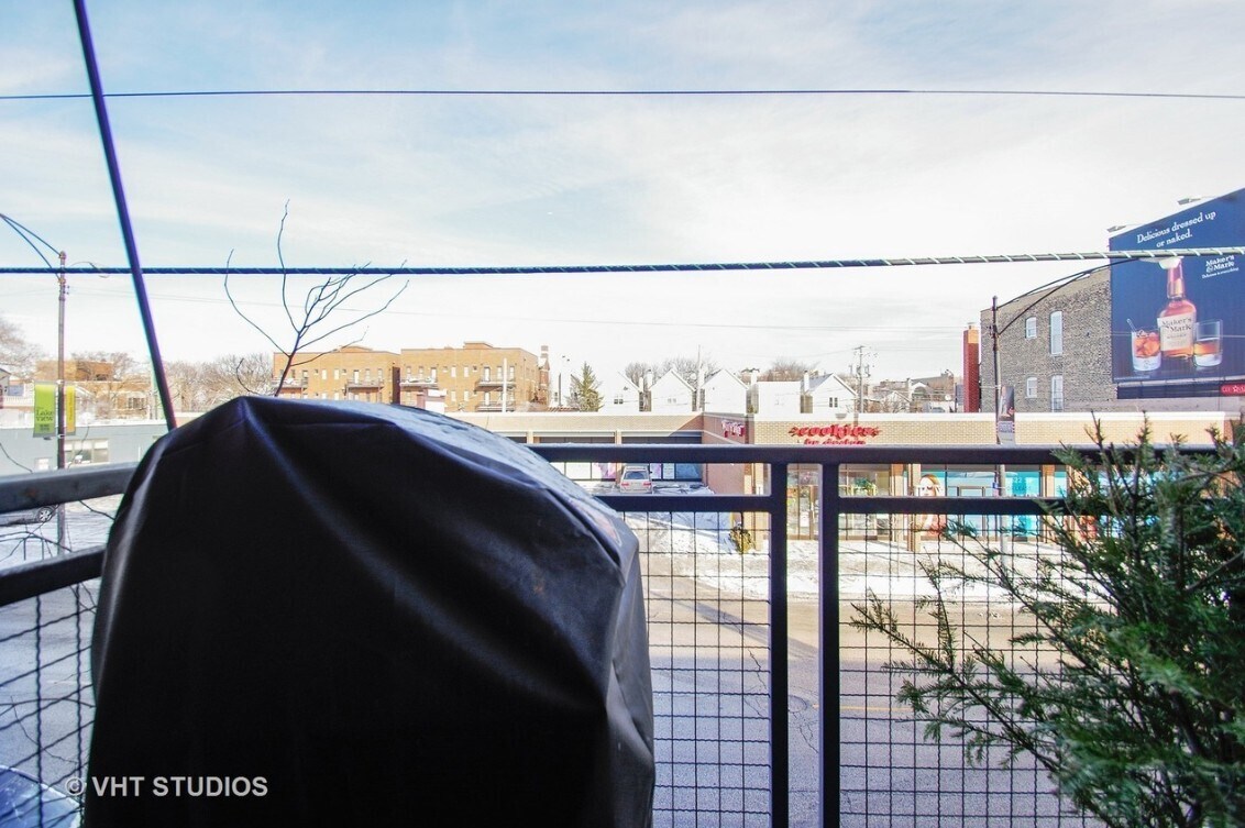 Building Photo - 3133 N Lakewood Ave