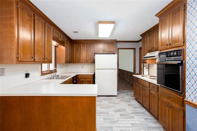 Building Photo - 179 Lakeside Dr NW