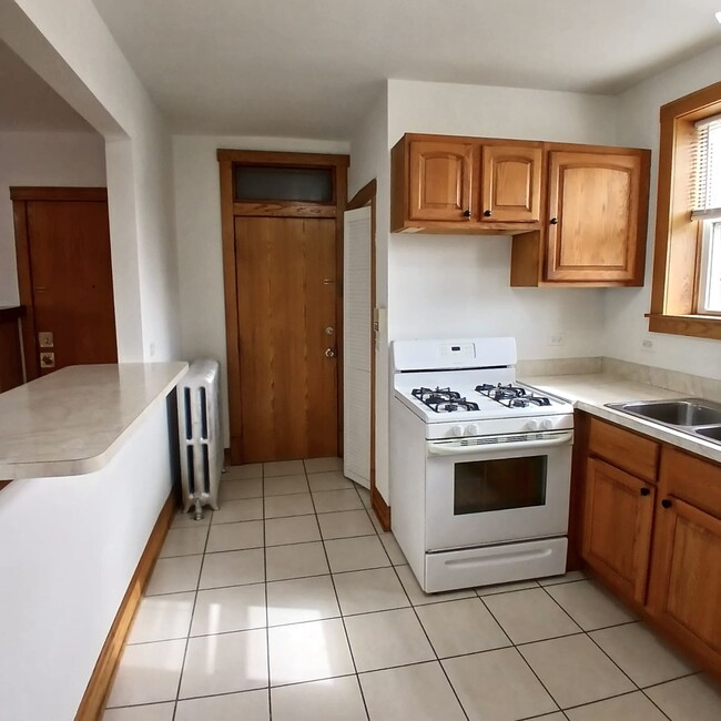 Building Photo - 5041 W Dickens Ave
