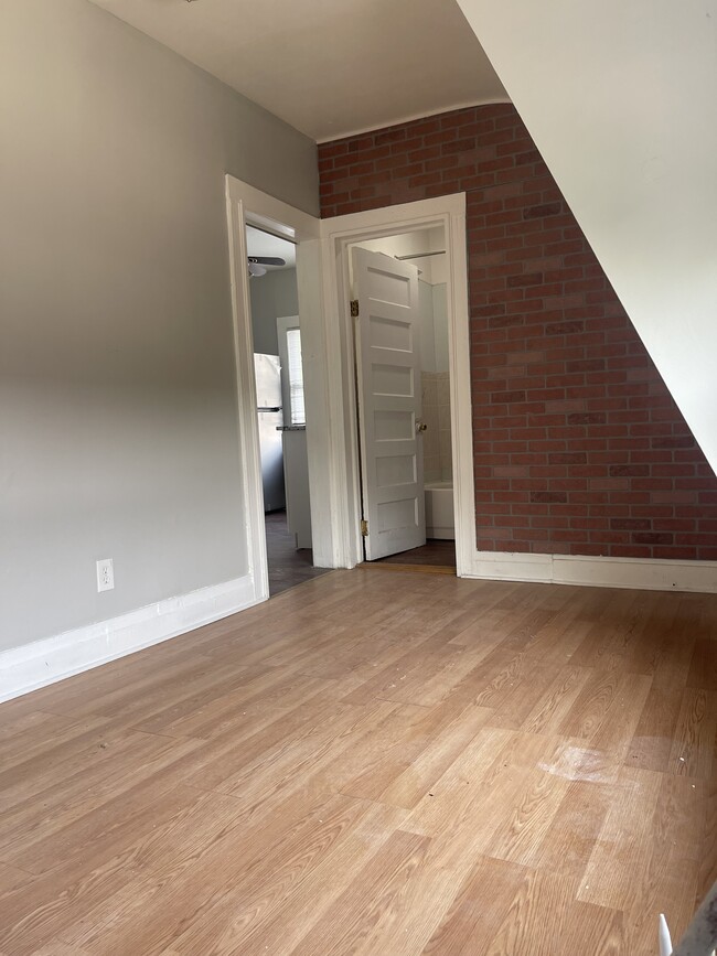 Livingroom/Diningroom - 218 3rd St