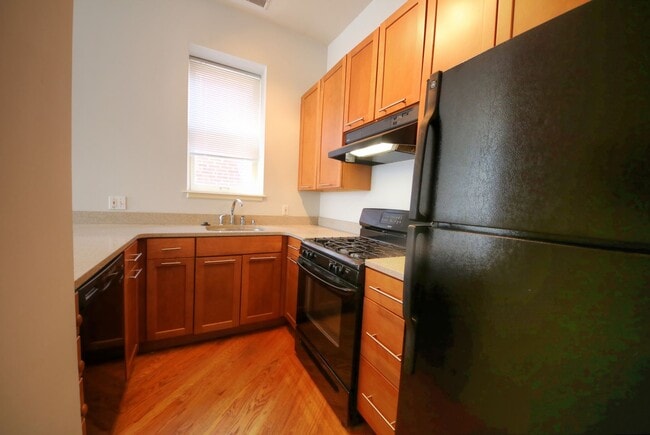 Building Photo - 2325 1/2 B Hickory St.