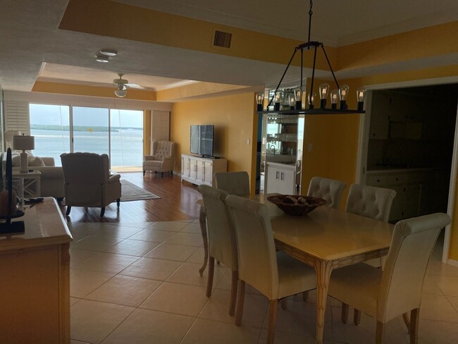 Building Photo - Gulf views from this Cozy 2 Bedroom Condo-...