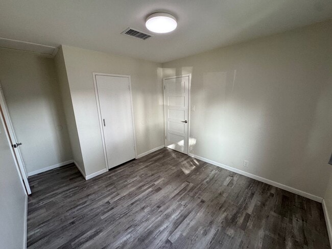 Building Photo - **COMING SOON**  CHARMING LAKEWOOD HOME!