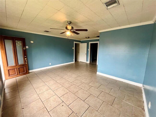 Building Photo - 6507 Longview St
