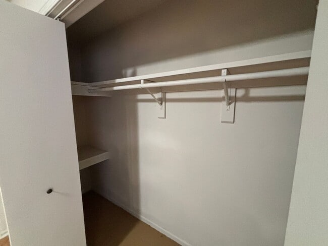 Building Photo - Renovated 1 Bedroom, 1 Bath Apartment at t...