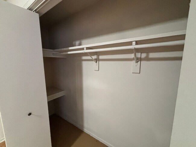 Building Photo - Renovated 1 Bedroom, 1 Bath Apartment at the Brookside Apartments!