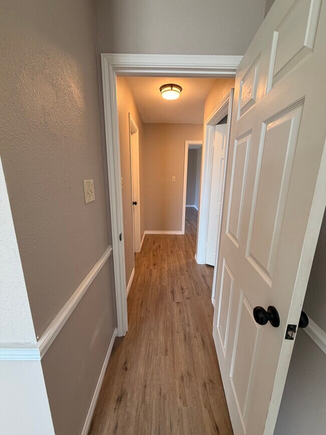 Building Photo - 111 Crestview St