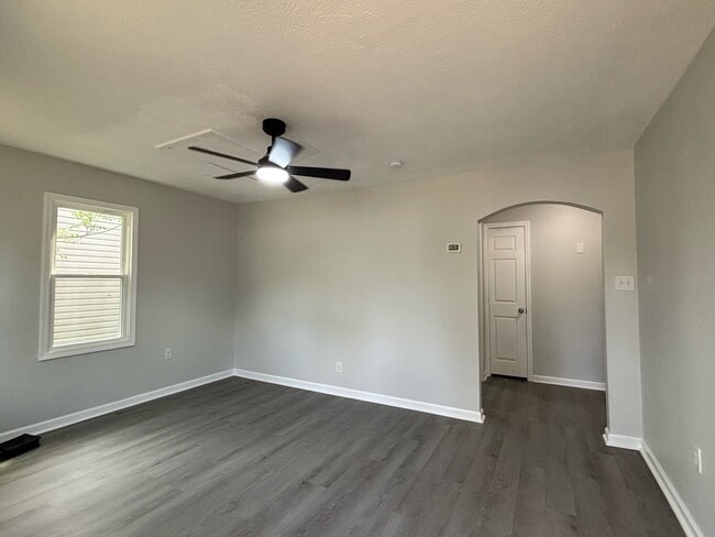 Building Photo - 209 Gertrude St