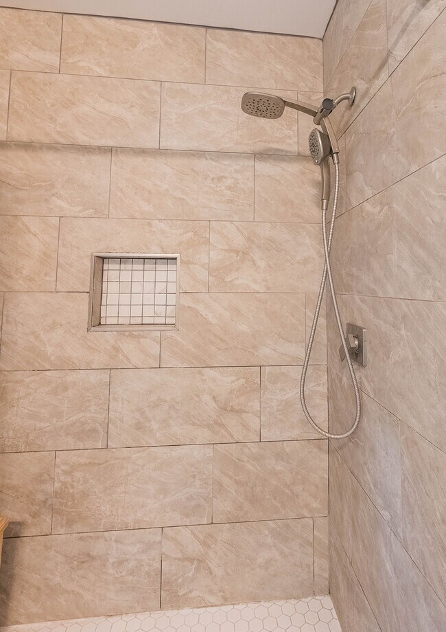 Building Photo - 210 Elliott Ct