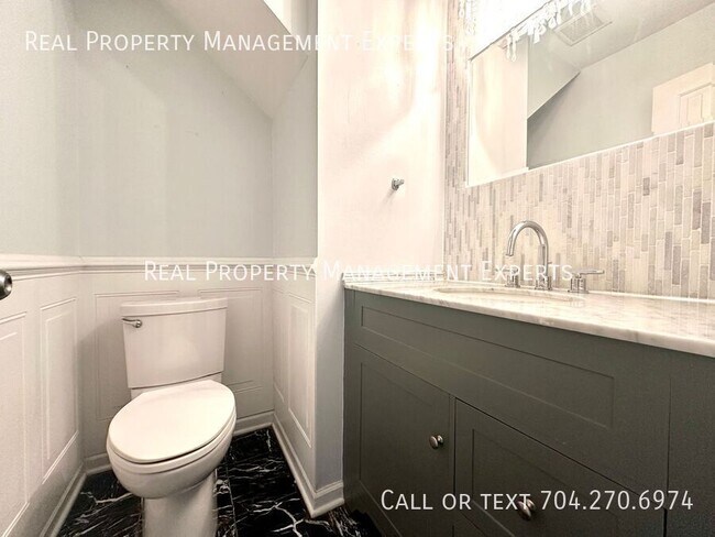 Building Photo - 8509 Golf Ridge Dr