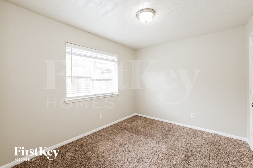 Building Photo - 507 Richcrest Dr