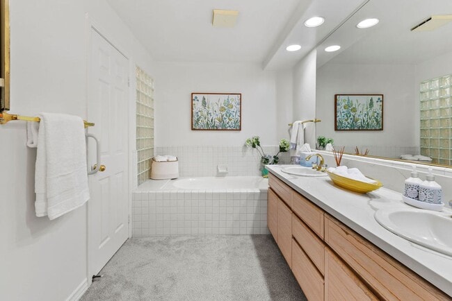 Building Photo - Elegant Furnished Penthouse Retreat with Treetop Views