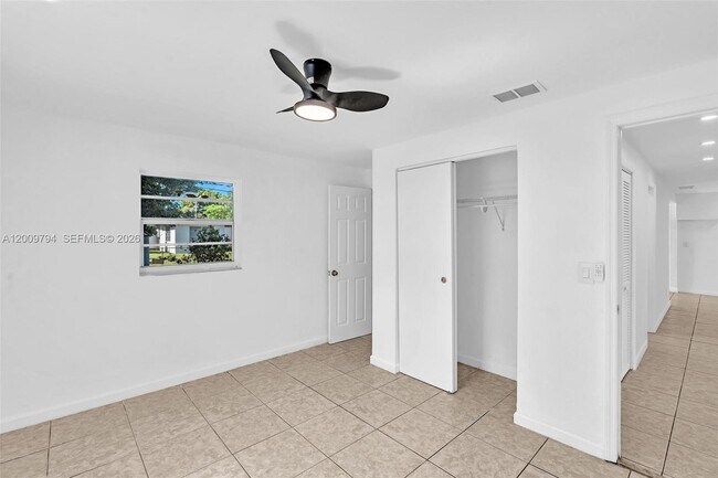 Building Photo - 4156 SW 49th Ct