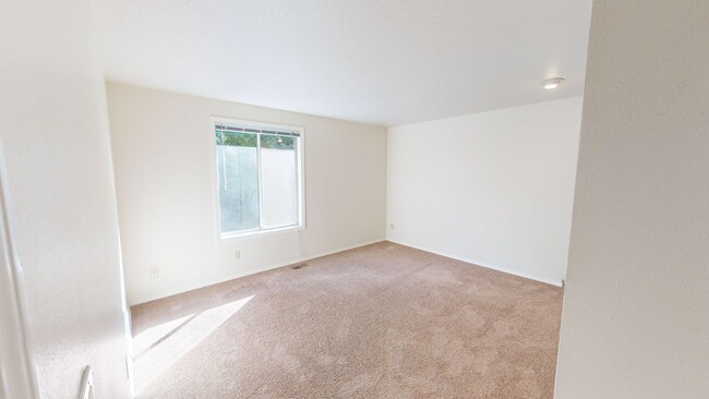 Building Photo - Prime Mountain Park Location! Minutes to D...