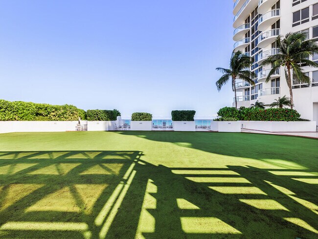 Building Photo - 6365 Collins Ave