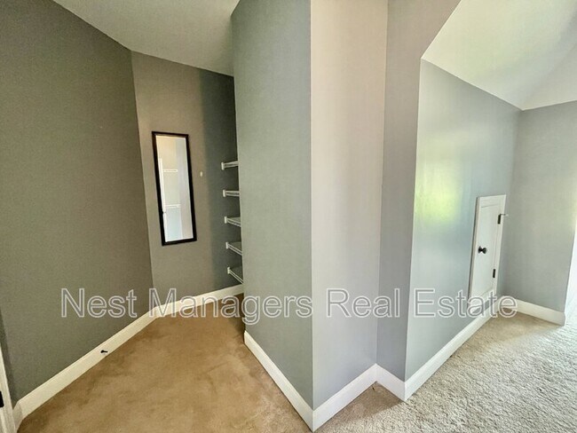 Building Photo - 4033 Hunting Path Dr