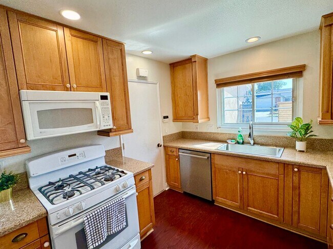 Building Photo - 15471 Salisbury Ln