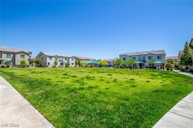 Building Photo - 825 Star Estates Ave