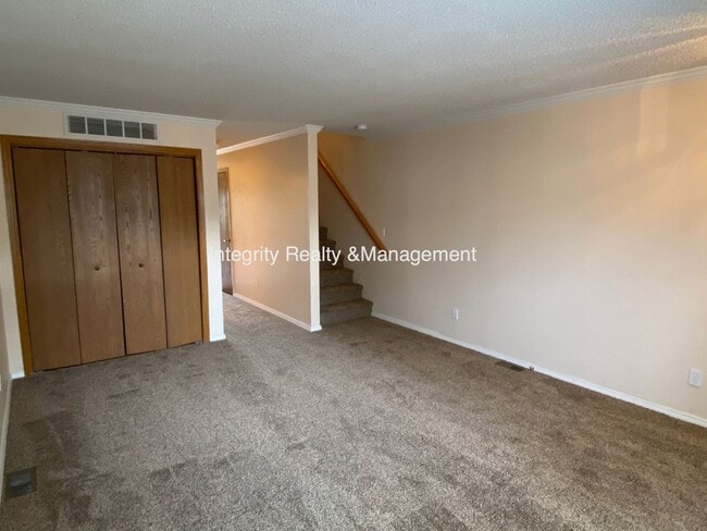 Building Photo - 2088 Oakcrest Cir