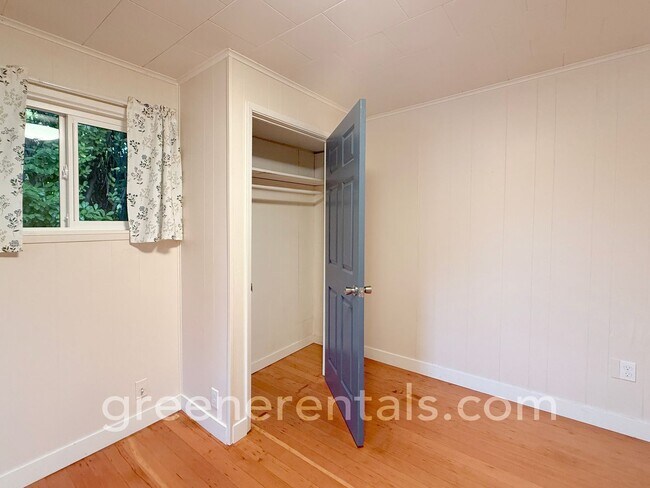 Building Photo - The Linn Apartments