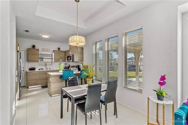 Building Photo - 12 Nightingale Ave