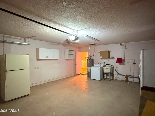 Building Photo - 314 E Malibu Dr