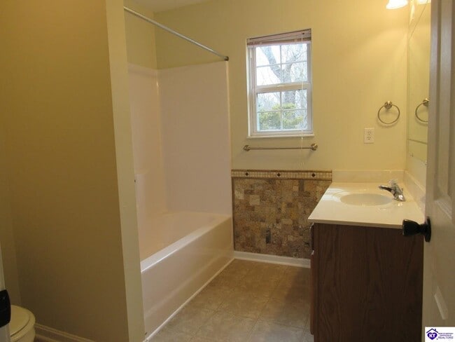 Building Photo - 416 Jey Dr