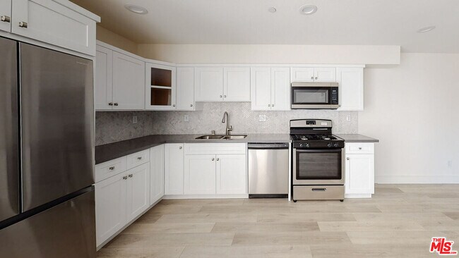Building Photo - 951 Mariposa Ave