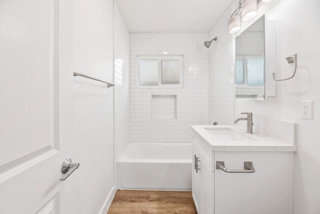 Building Photo - 939 27th St