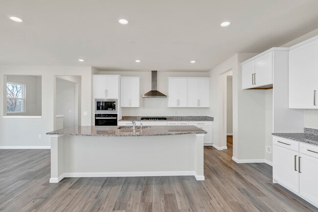 Building Photo - 668 Branson Dr