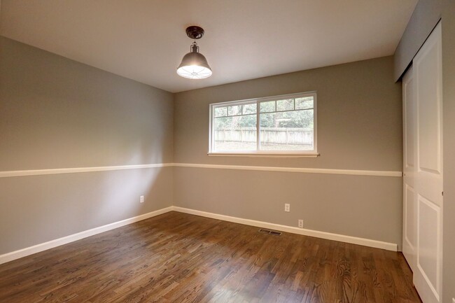 Building Photo - Beautiful 4bd, 2.5ba Home by Marymoor Park...