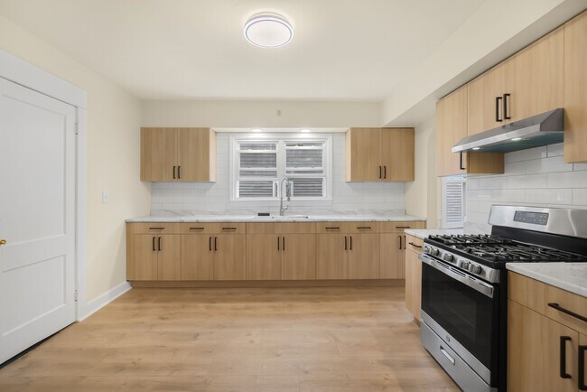 Building Photo - 55 Fairfield St