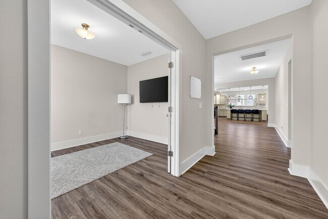 Building Photo - Spacious 5-Bedroom Home in Arlington Meadows!