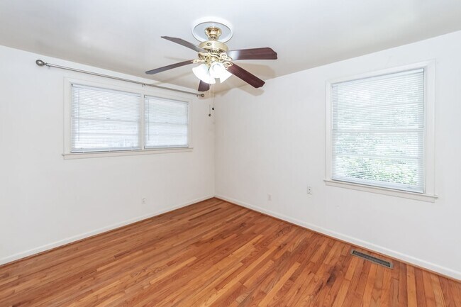 Building Photo - 453 Wade Hampton Dr