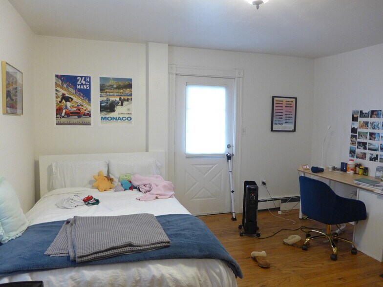 Building Photo - 822 Parker St