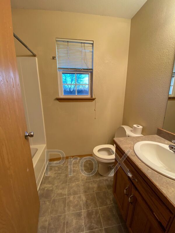 Building Photo - 4557 E Zora St