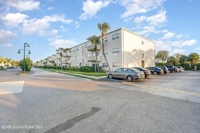 Building Photo - 223 Columbia Dr