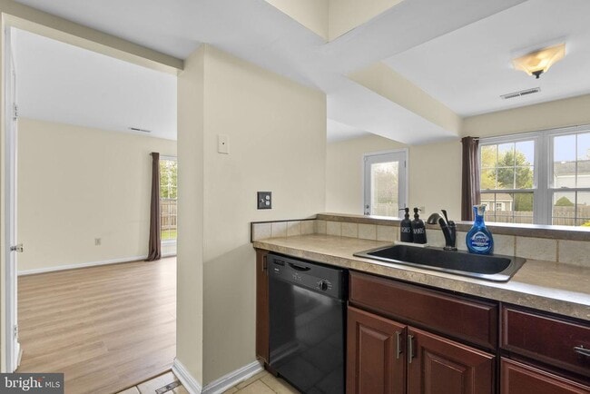 Building Photo - 3811 Ernst Dr