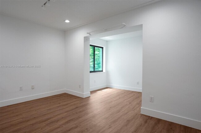 Building Photo - 6230 SW 112th St