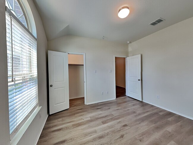 Building Photo - 316 Saguaro Dr