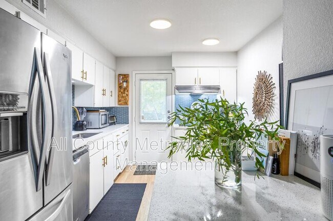 Building Photo - 7924 Royal Ln