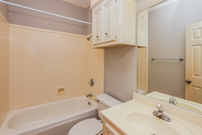 Building Photo - Beautiful Home with Great Backyard!