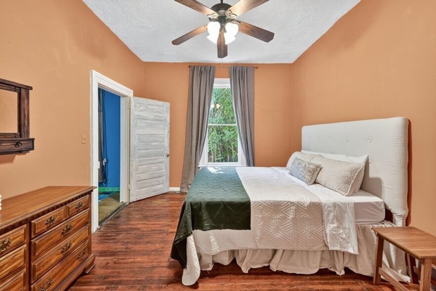 Building Photo - 1455 E Broad St