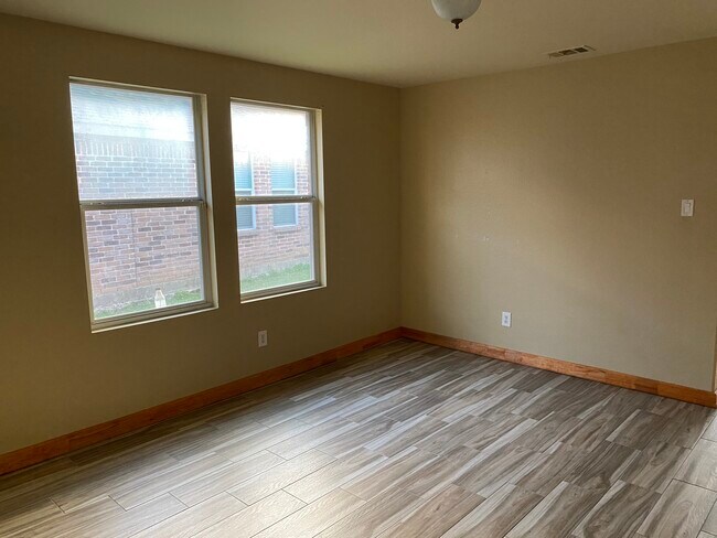Formal Dining Room - 513 Paddle Dr